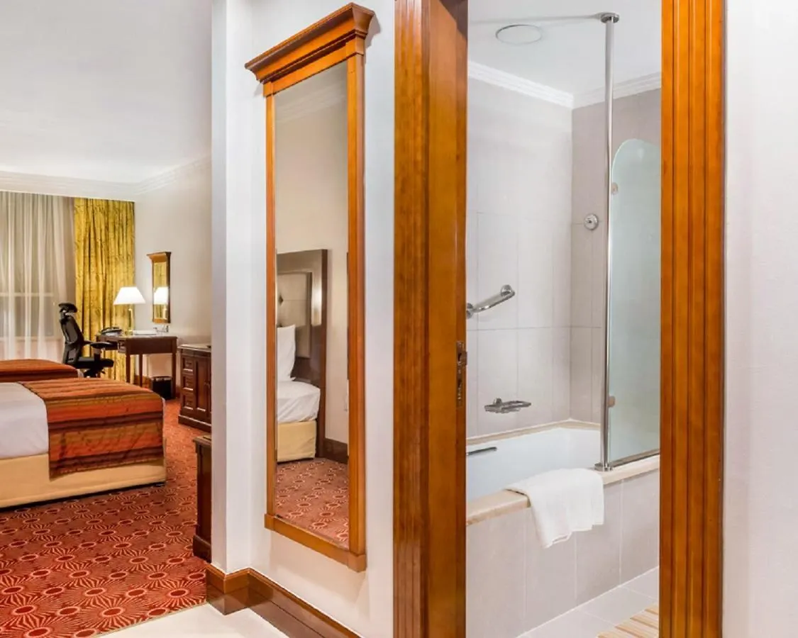 Sunday Hotel Holiday International Dubai 4*,  United Arab Emirates