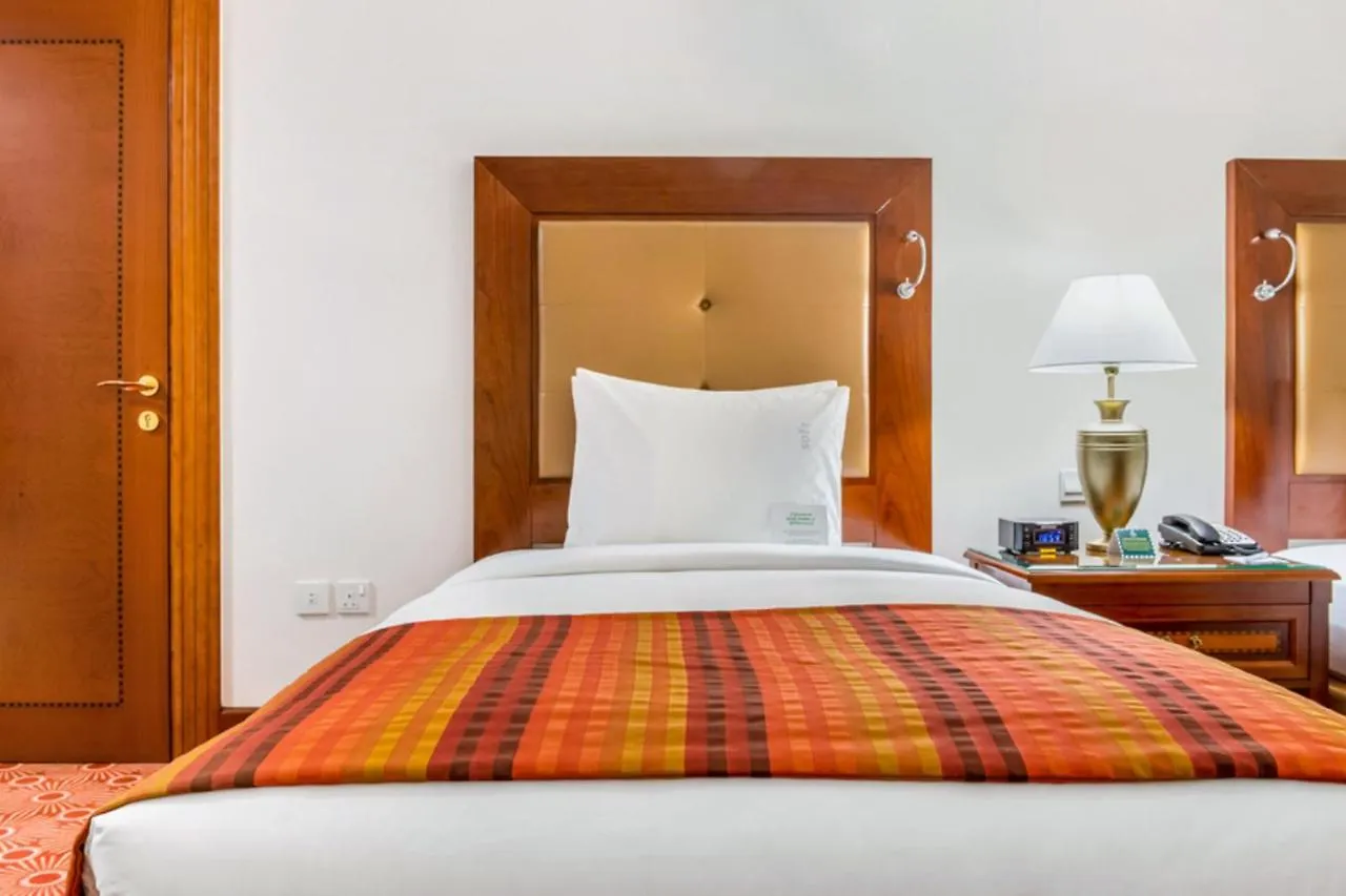 Sunday Hotel Holiday International Dubai