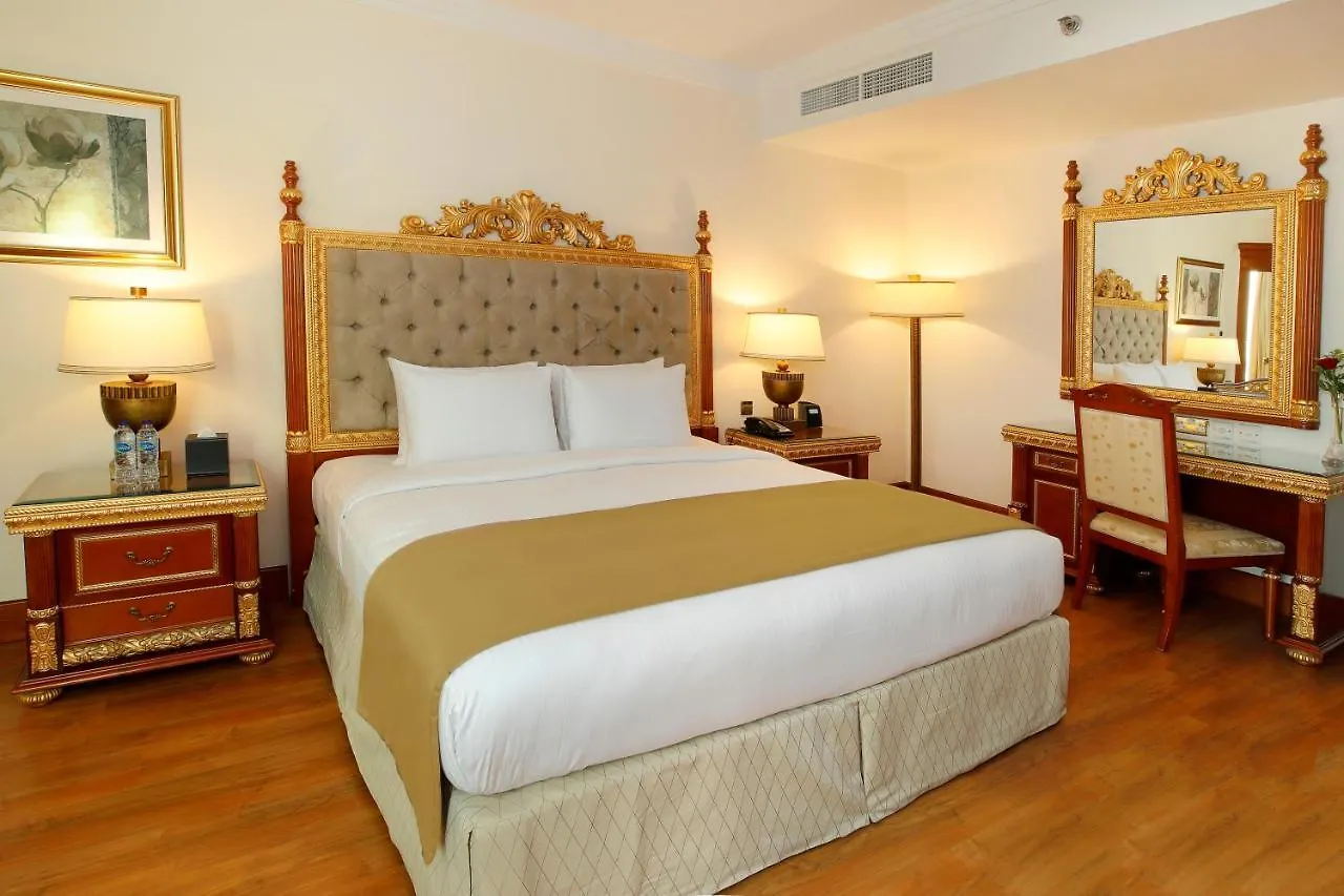 Sunday Hotel Holiday International Dubai 4*,