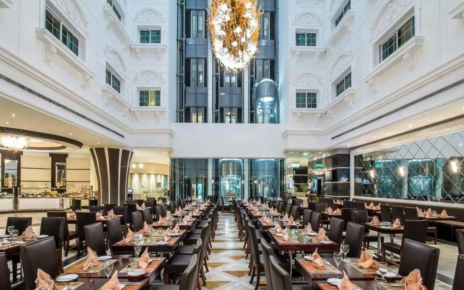 Sunday Hotel Holiday International Dubai