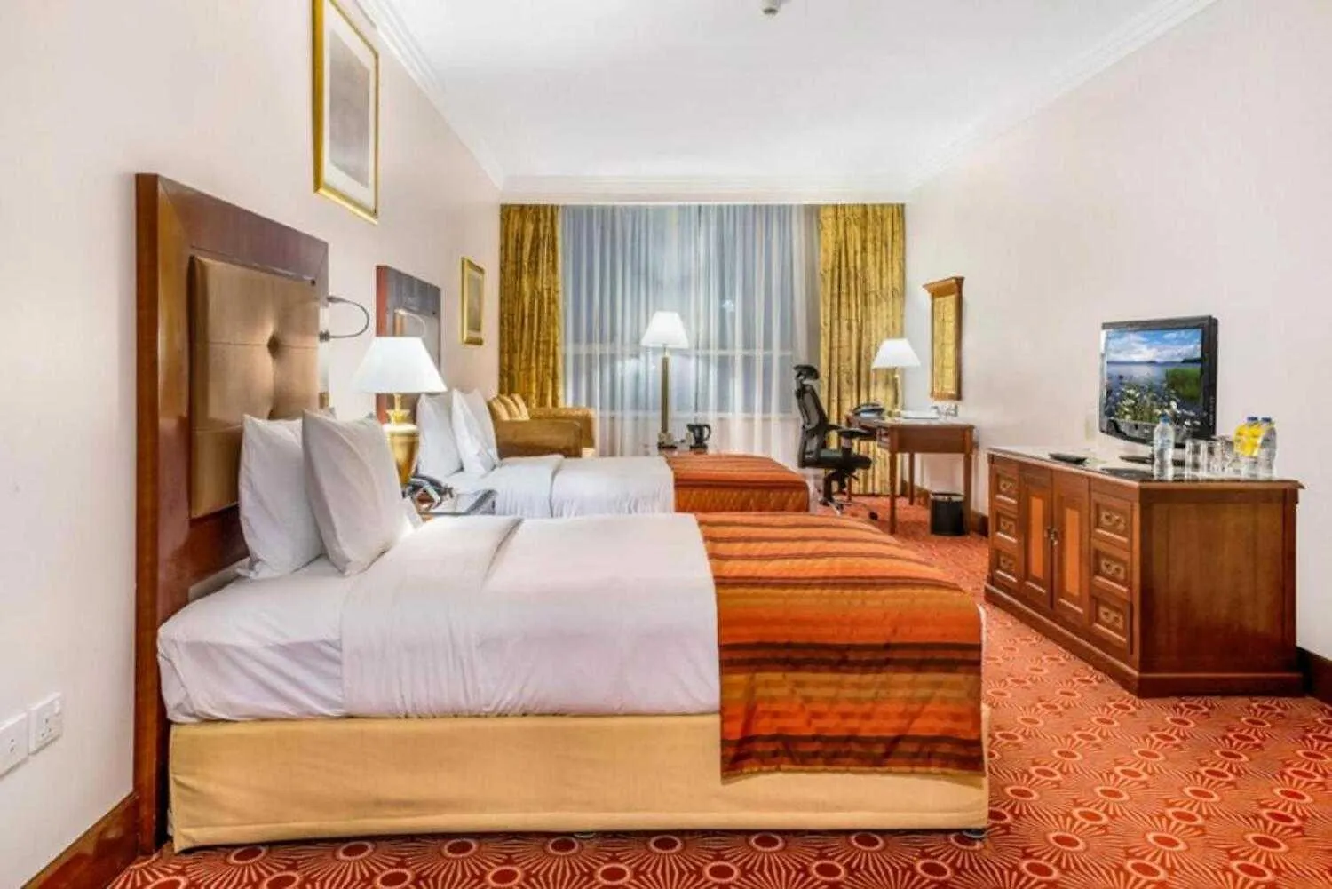 Sunday Hotel Holiday International Dubai
