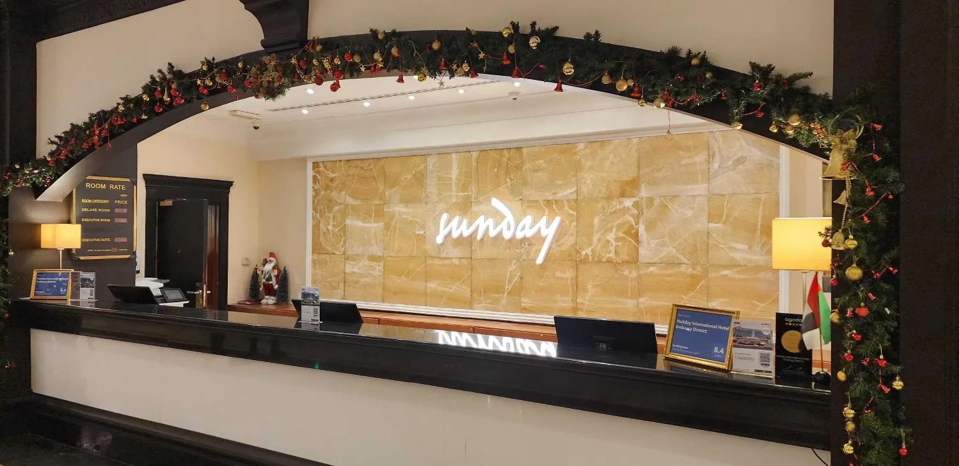 Sunday Hotel Holiday International Dubai