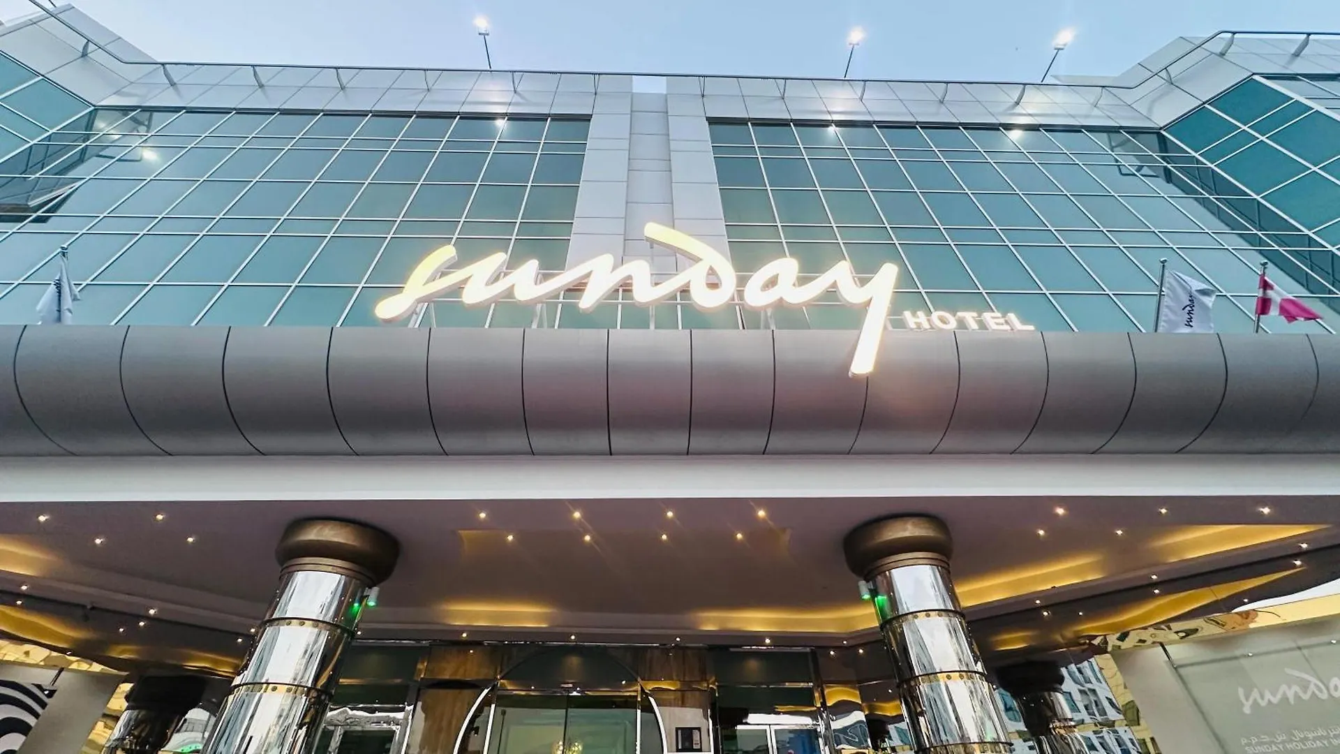 Sunday Hotel Holiday International Dubai 4*,