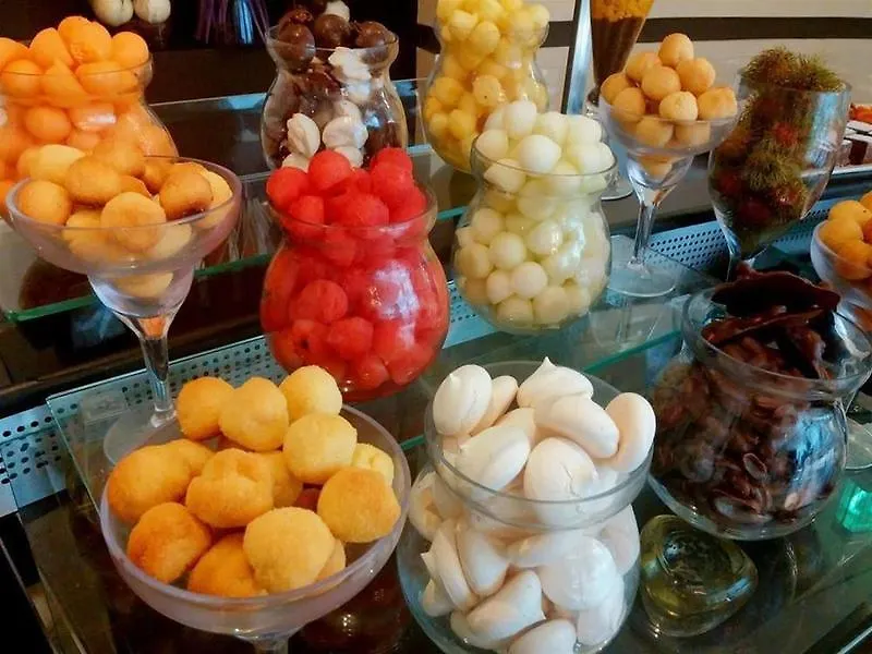 Sunday Hotel Holiday International Dubaj