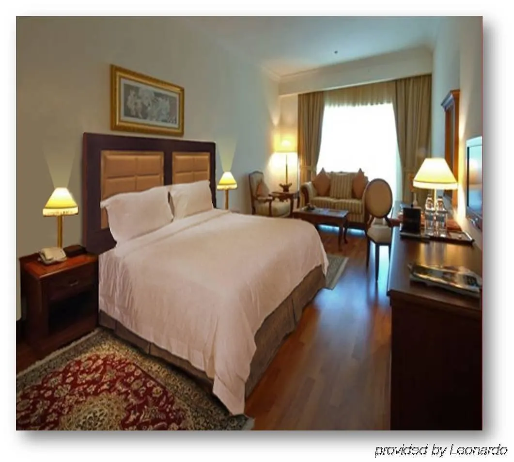 Sunday Hotel Holiday International Dubai United Arab Emirates