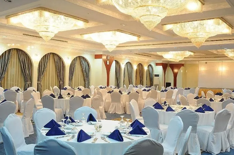 Sunday Hotel Holiday International Dubai 4*,