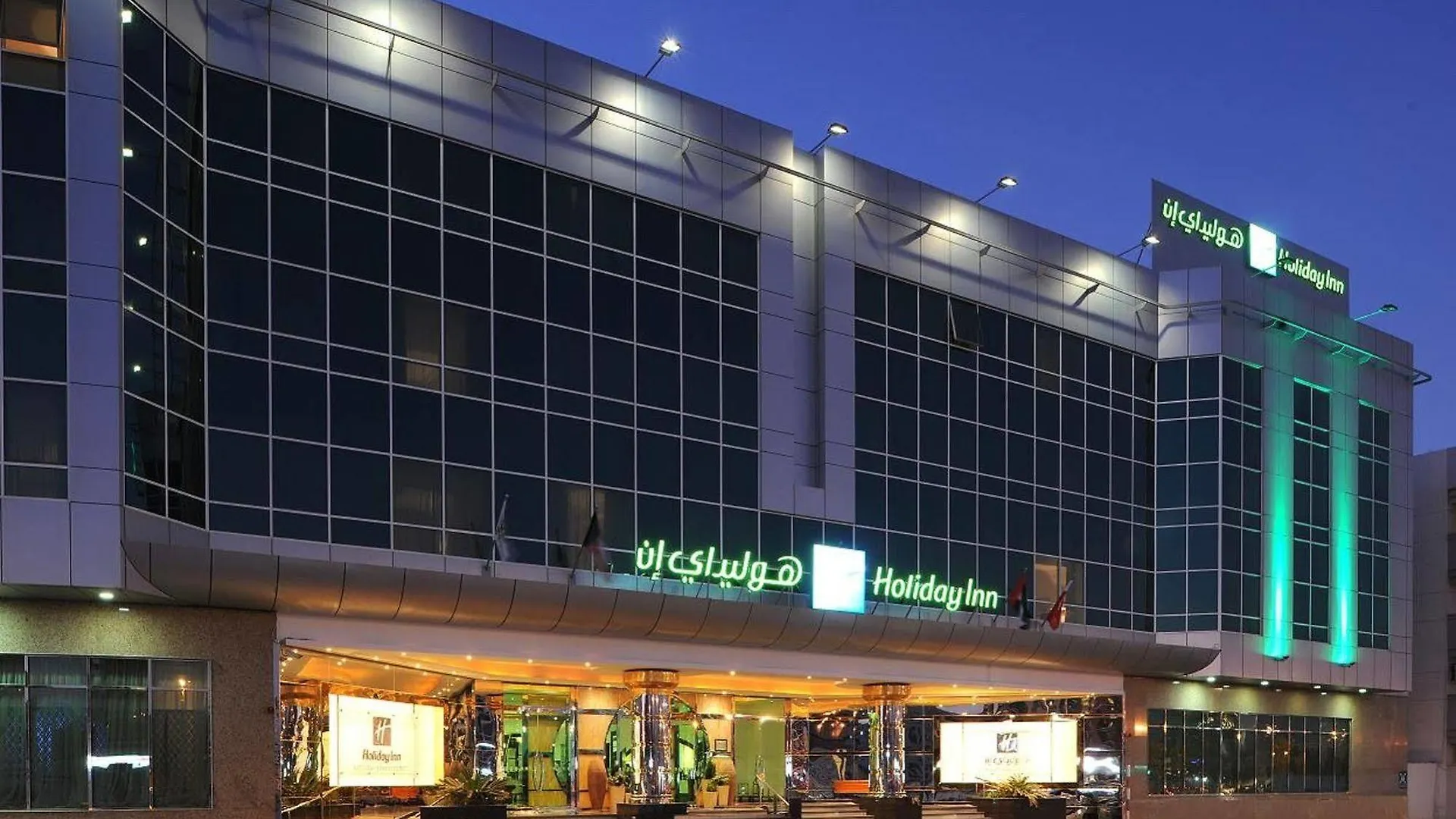 Sunday Hotel Holiday International Dubai 4*,