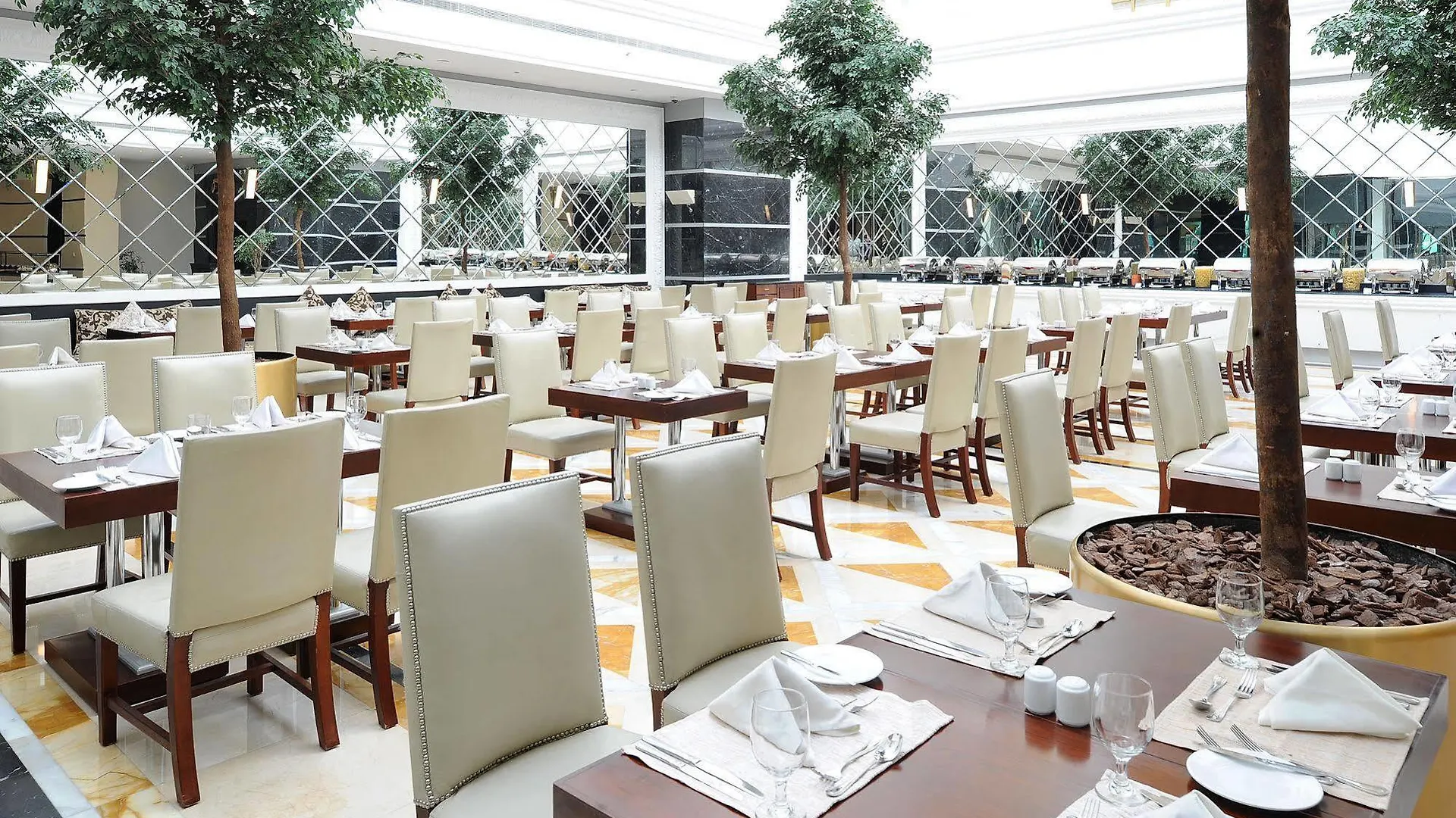 Sunday Hotel Holiday International Dubai