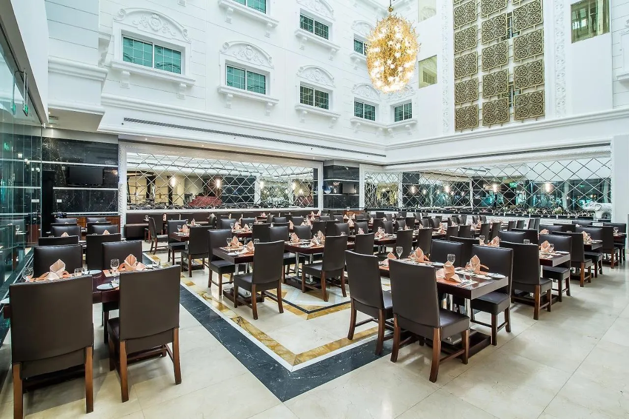 Sunday Hotel Holiday International Dubai 4*,