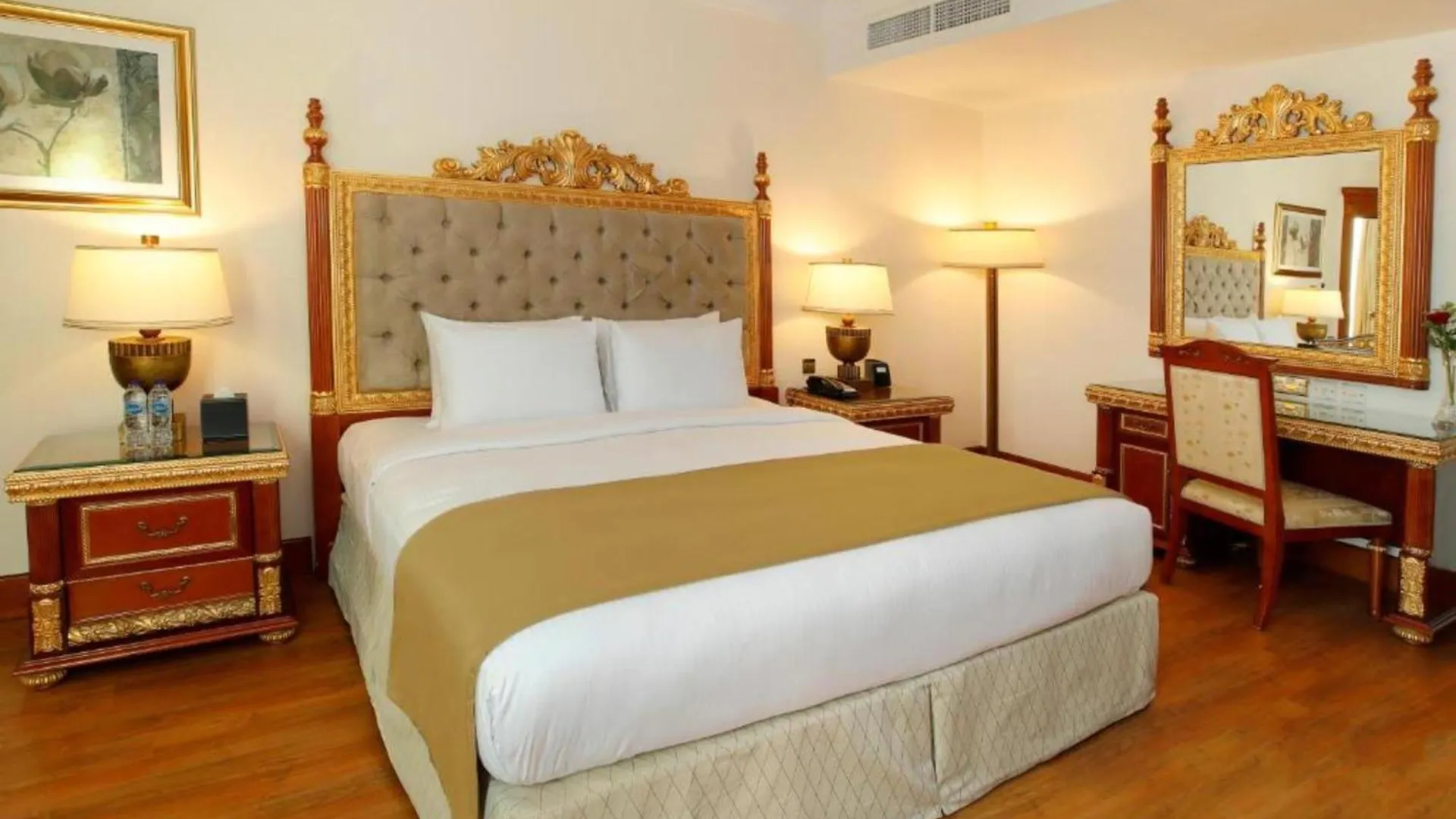 Sunday Hotel Holiday International Dubaj