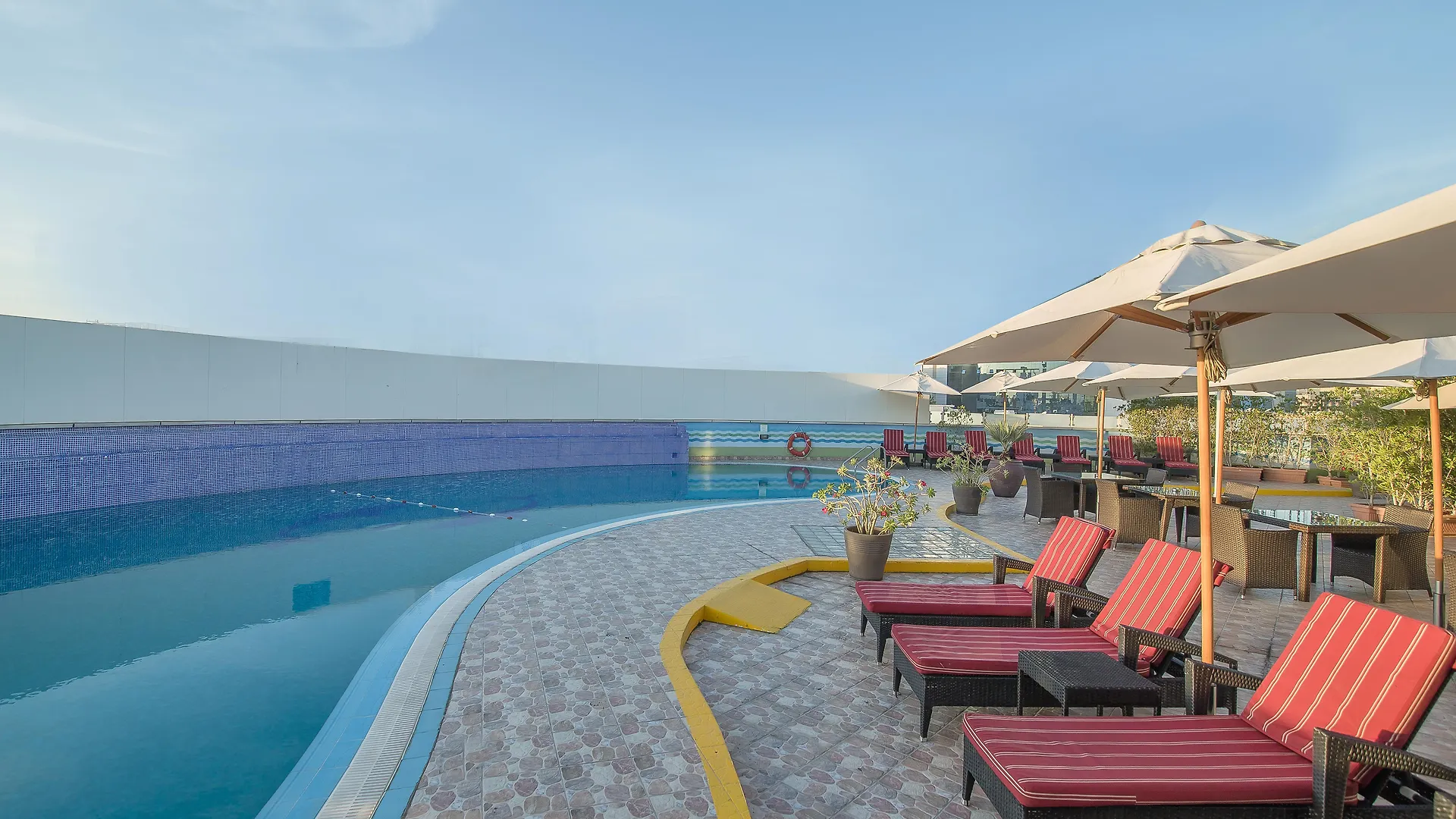 Sunday Hotel Holiday International Dubai