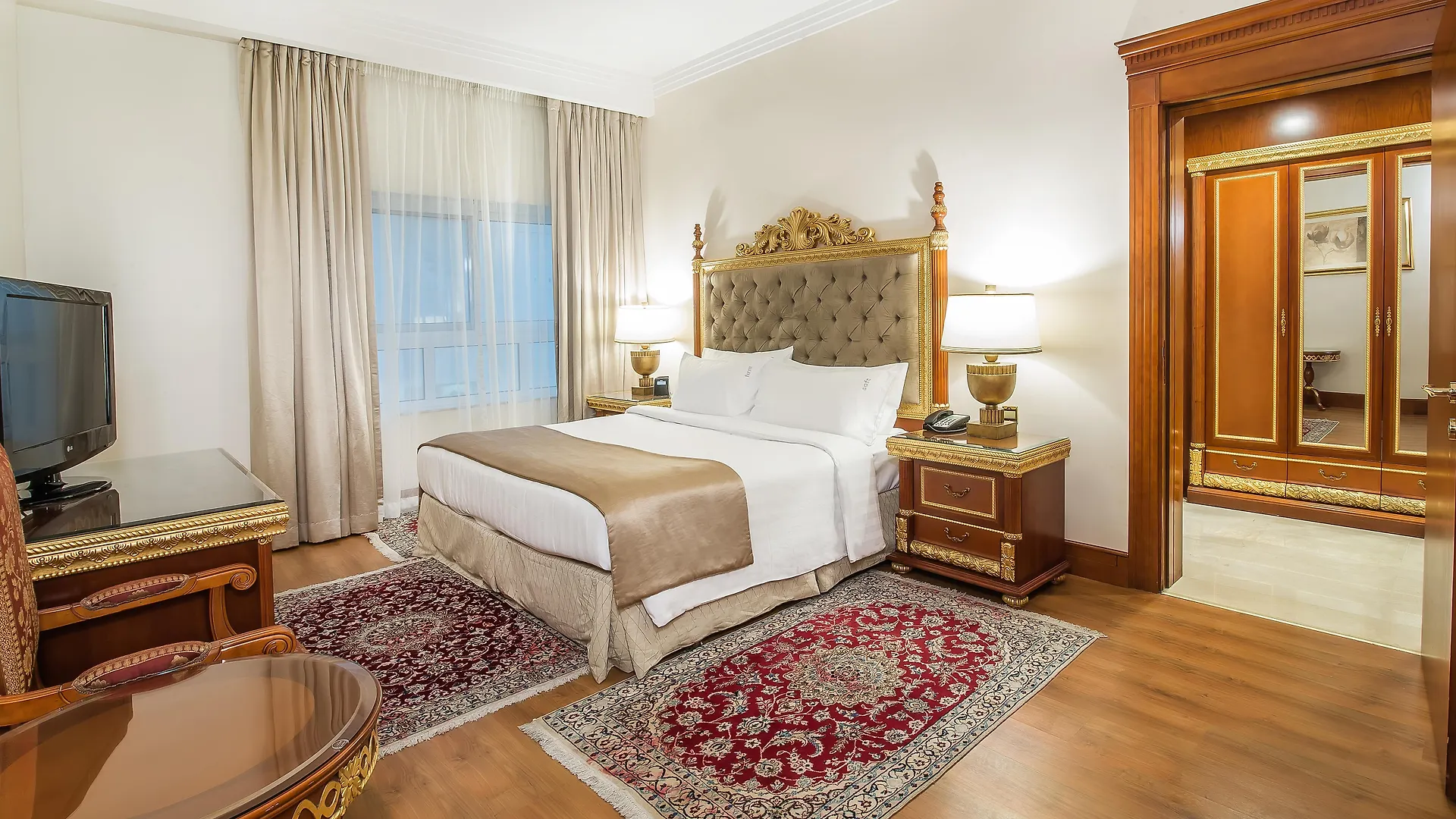 Sunday Hotel Holiday International Dubai United Arab Emirates