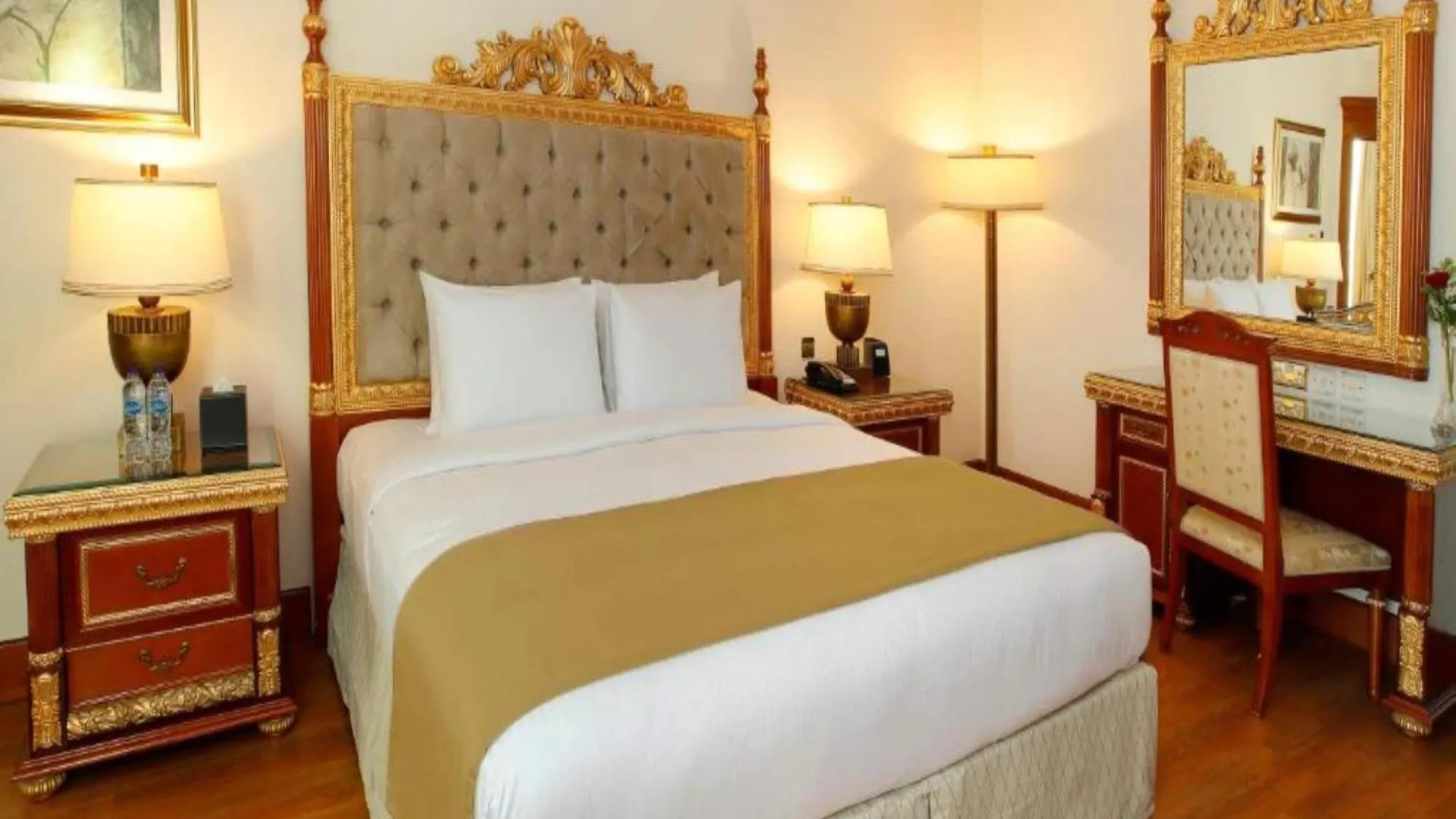 Sunday Hotel Holiday International Dubai